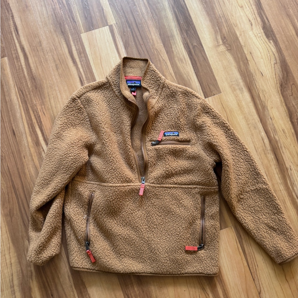 Patagonia women’s  Tan Fleece Jacket
